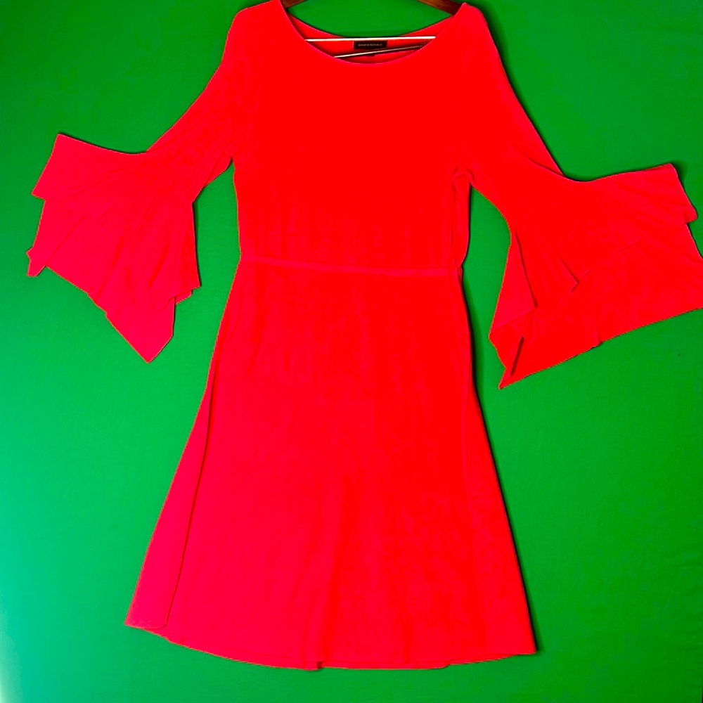 BANANA REPUBLIC HOT PINK dress. 3/4 Bell sleeves, calf length. Size Medium